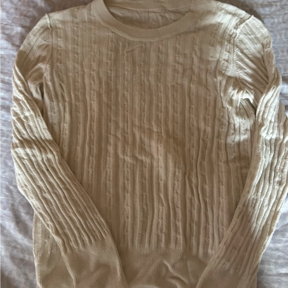 GAP Women’s Cream Cable Knit Sweater